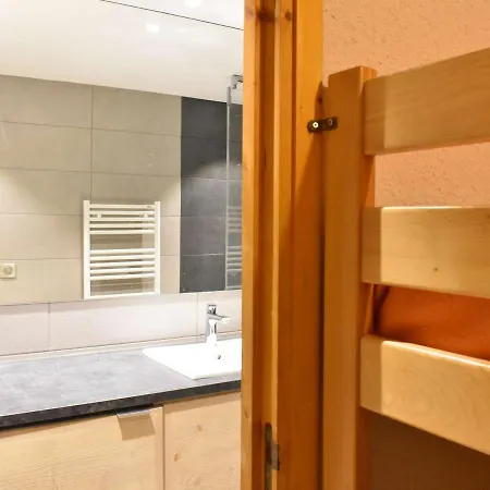Apartment Skis Aux Pieds A Meribel - Centre, Commerces A 100m, Piscine Estivale, Ascenseur, Casier A Skis - Fr-1-180-549 Les Allues