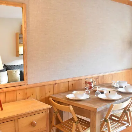 Apartment Skis Aux Pieds A Meribel - Centre, Commerces A 100m, Piscine Estivale, Ascenseur, Casier A Skis - Fr-1-180-549