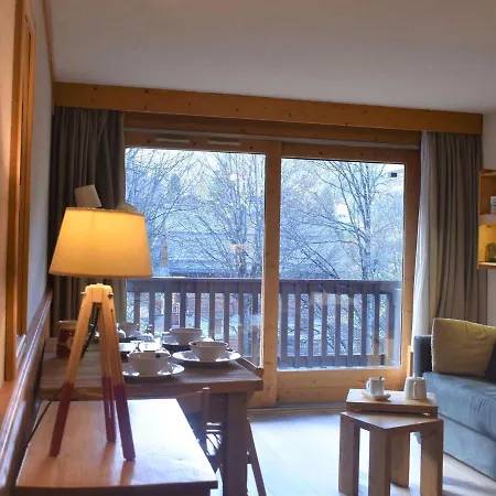 Apartment Skis Aux Pieds A Meribel - Centre, Commerces A 100m, Piscine Estivale, Ascenseur, Casier A Skis - Fr-1-180-549 *